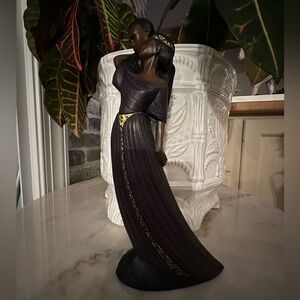 Mahogany Princess Couple Sculpture